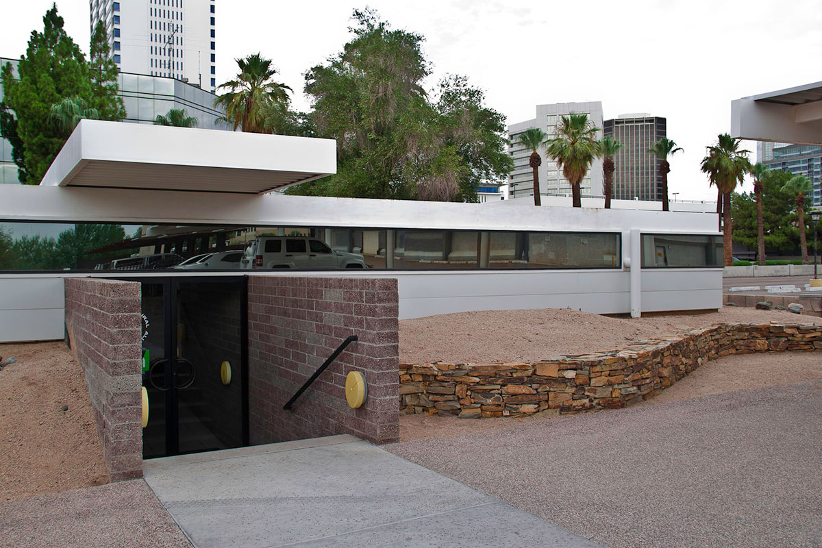 Catalina Office Building by Al Beadle