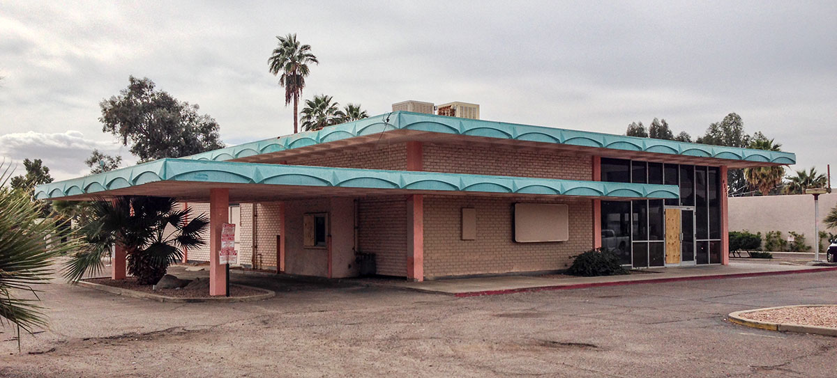 Arizona Bank by Haver and Nunn, now Fuzzy's Taco Shop on Thomas Road