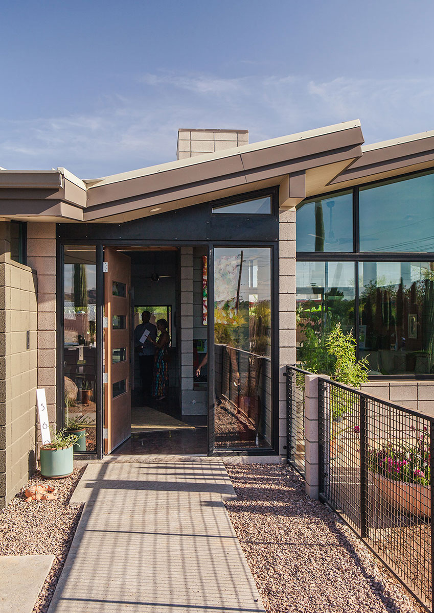 Electri-Living Home by D.D. Castleberry in Sherwood Heights on the Modern Phoenix Home Tour 2015 in South Scottsdale