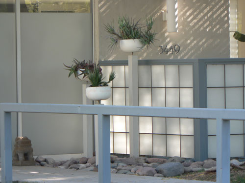 Modern metal fences in Phoenix Arizona