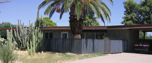 Modern metal fences in Phoenix Arizona