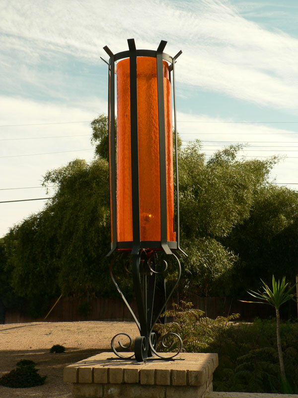 Entry lantern at Avenida Hermosa by Haver, Nunn, and Jensen AIA