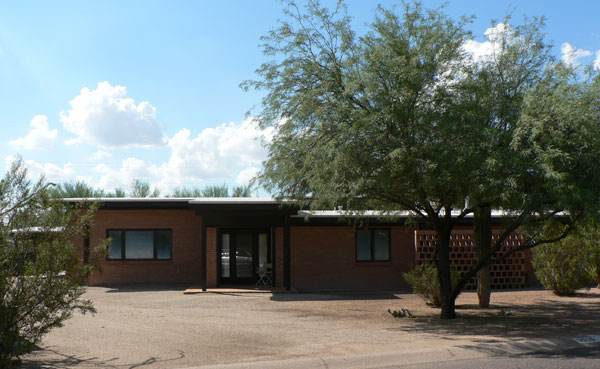 Marion Estates neighborhood by Camelback Mountain designed by Al Beadle, Ralph Haver, and Blaine Drake